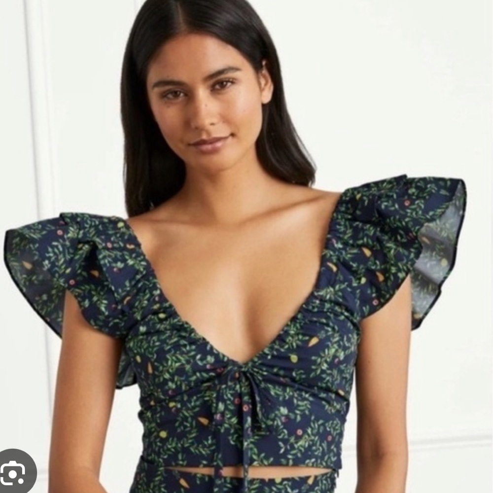 New with tags!! Alexa top in midnight garden